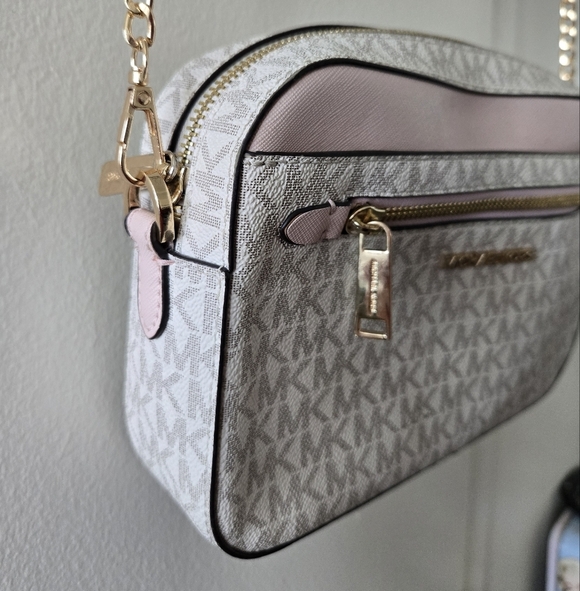 Michael Kors Jet Set Logo Gray and Pink Crossbody Bag EUC - Picture 4 of 11